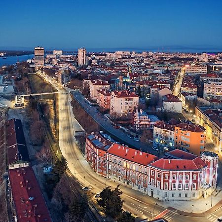 Old Town City Center Apartment Ruse Bagian luar foto